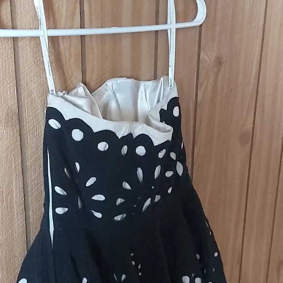 Dress - Picture 4 of 6